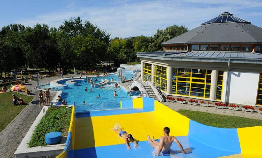 Reethouse Nature - Pool Sauna Swimming Pond